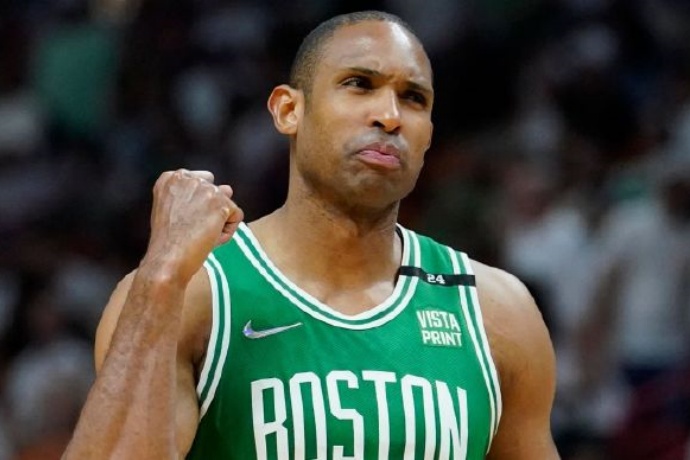 湖人 500 万双年特例报价霍福德，内线拼图再寻升级